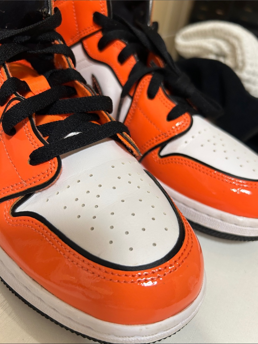 Nike Air Jordan 1 Mid SE GS "Turf Orange" 6.5Y (BQ6931-802) - Picture 3 of 11